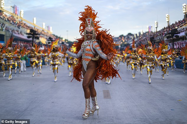 Фотография: В зажигательном ритме самбы: самое яркое зрелище года - красочный карнавал в Рио-де-Жанейро №4 - BigPicture.ru