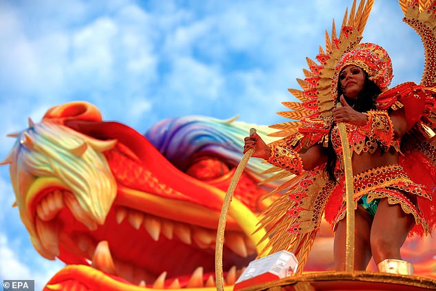 Фотография: В зажигательном ритме самбы: самое яркое зрелище года - красочный карнавал в Рио-де-Жанейро №5 - BigPicture.ru