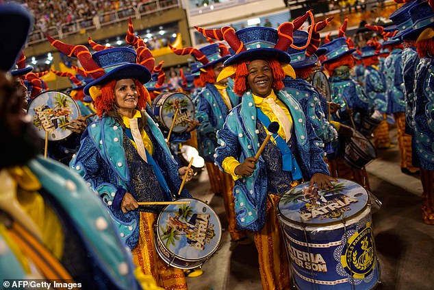 Фотография: В зажигательном ритме самбы: самое яркое зрелище года - красочный карнавал в Рио-де-Жанейро №11 - BigPicture.ru