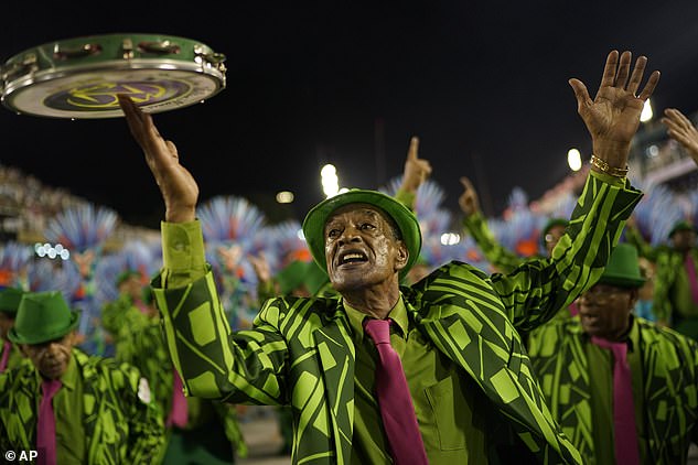 Фотография: В зажигательном ритме самбы: самое яркое зрелище года - красочный карнавал в Рио-де-Жанейро №14 - BigPicture.ru