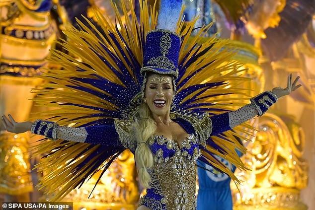 Фотография: В зажигательном ритме самбы: самое яркое зрелище года - красочный карнавал в Рио-де-Жанейро №15 - BigPicture.ru