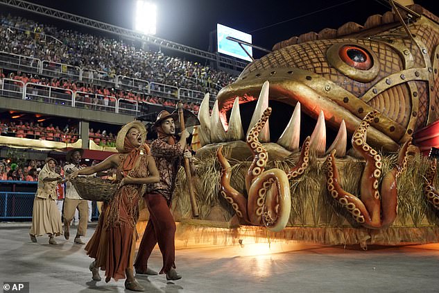 Фотография: В зажигательном ритме самбы: самое яркое зрелище года - красочный карнавал в Рио-де-Жанейро №17 - BigPicture.ru