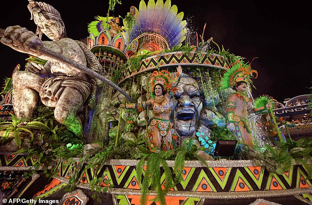 Фотография: В зажигательном ритме самбы: самое яркое зрелище года - красочный карнавал в Рио-де-Жанейро №20 - BigPicture.ru