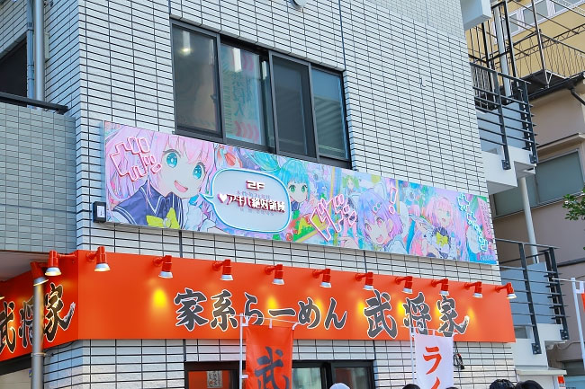 Фотография: Японские девочки-припевочки покажут вам другую реальность: самое популярное кафе каваий открылось в Акихабаре №2 - BigPicture.ru