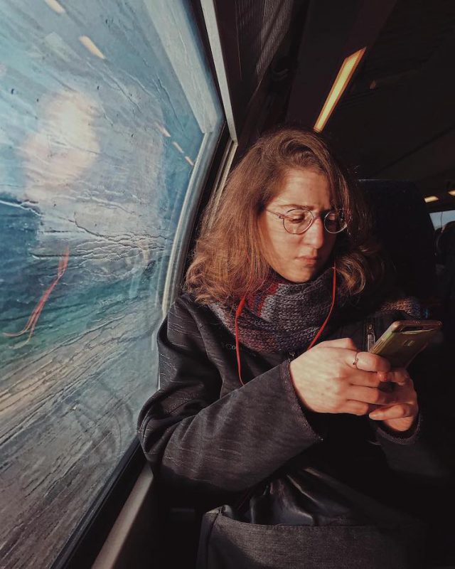 Девушка-фотограф делает удивительные снимки незнакомцев на iPhone