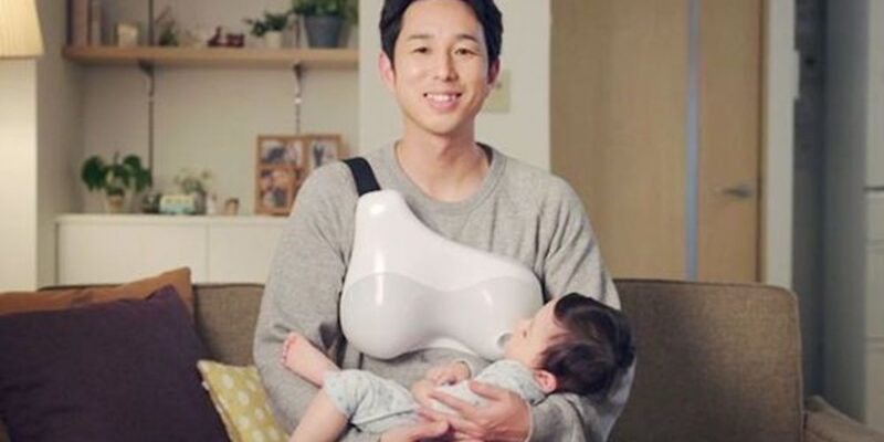 Фотография: Папа может все: японцы создали гаджет, который позволяет мужчинам вскармливать детей грудным молоком №4 - BigPicture.ru