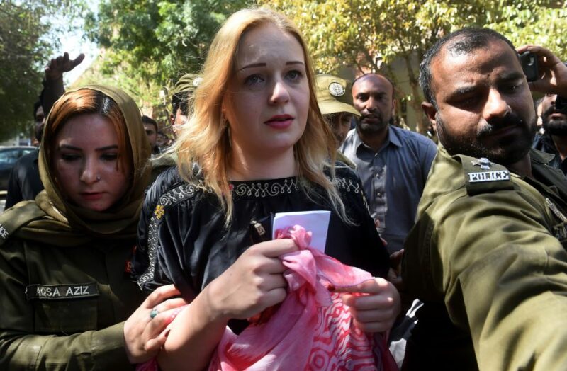 Фотография: Пакистанские каникулы строгого режима: модель из Чехии получила 8 лет тюрьмы за попытку перевезти 8,5 кг героина №2 - BigPicture.ru
