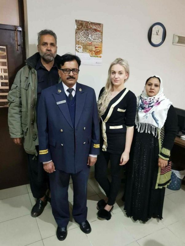 Фотография: Пакистанские каникулы строгого режима: модель из Чехии получила 8 лет тюрьмы за попытку перевезти 8,5 кг героина №8 - BigPicture.ru