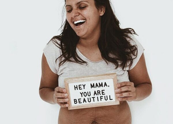 Голая правда о материнстве: в соцсетях откровенные фото многодетной мамы назвали «отвратительными»