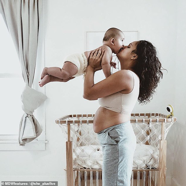 Фотография: Голая правда о материнстве: в соцсетях откровенные фото многодетной мамы назвали 
