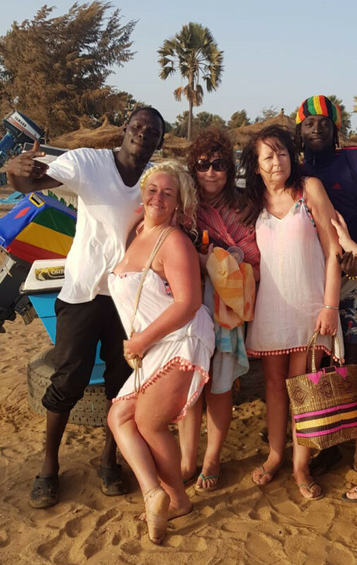 Фотография: Секс-рай для сладострастных старушек: зачем британские пенсионерки едут в Гамбию №3 - BigPicture.ru