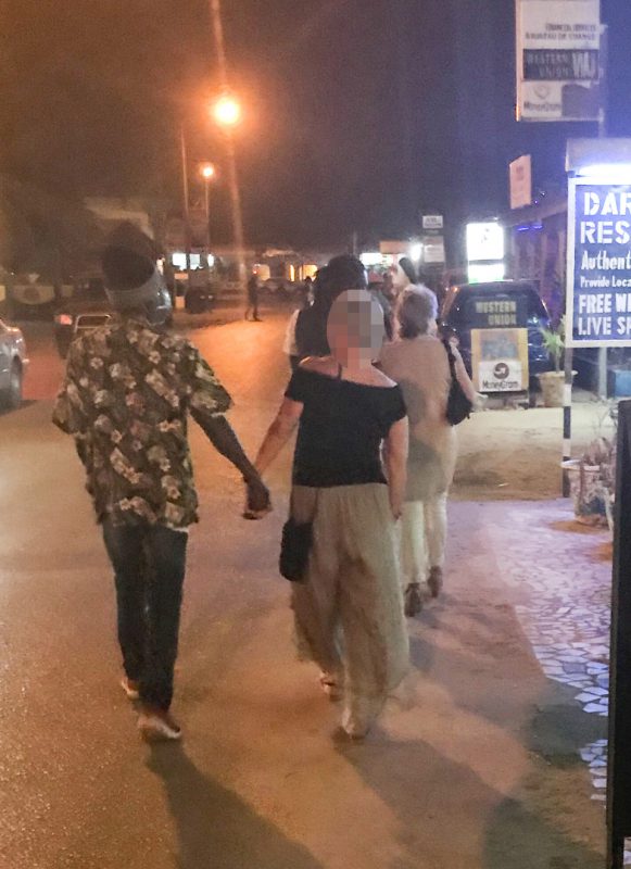 Фотография: Секс-рай для сладострастных старушек: зачем британские пенсионерки едут в Гамбию №7 - BigPicture.ru