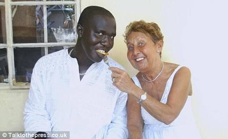 Фотография: Секс-рай для сладострастных старушек: зачем британские пенсионерки едут в Гамбию №5 - BigPicture.ru