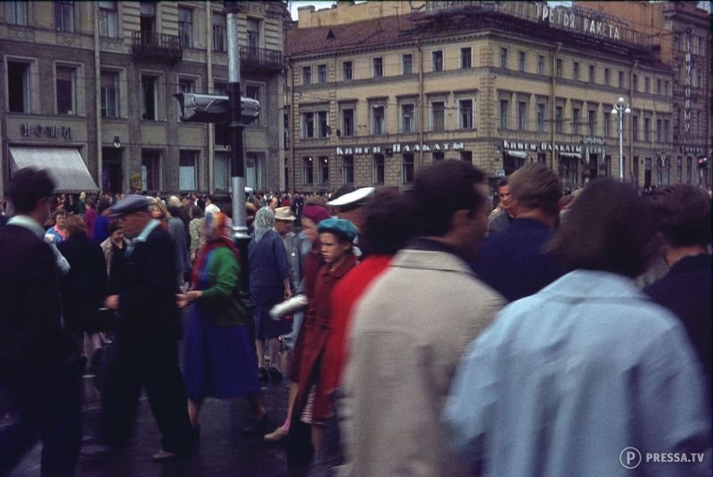 Фотография: СССР в цвете: фотографии ленинградских улиц в 1960-е года №3 - BigPicture.ru