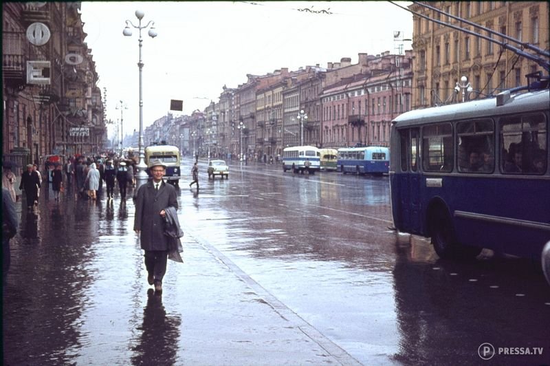 Фотография: СССР в цвете: фотографии ленинградских улиц в 1960-е года №22 - BigPicture.ru