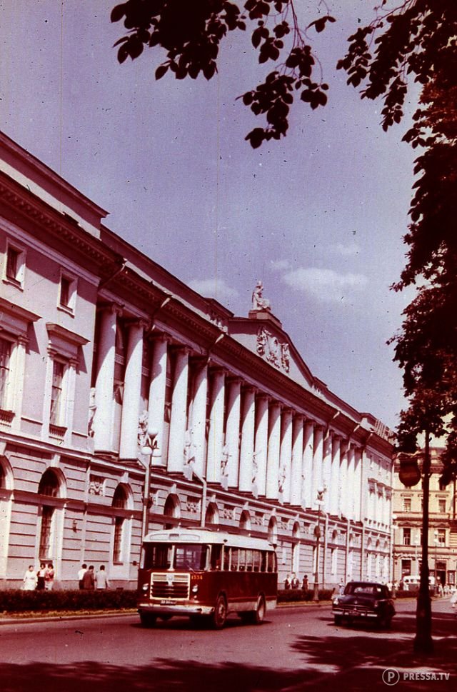 СССР в цвете: фотографии ленинградских улиц в 1960-е года