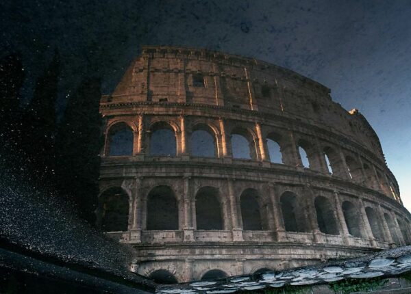 Необычный взгляд на дождливый Рим