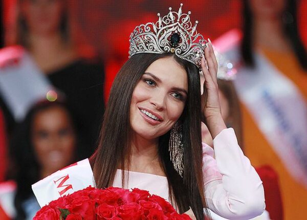 Впервые в истории конкурса красоты победительницу «Мисс Москва-2018» лишили титула
