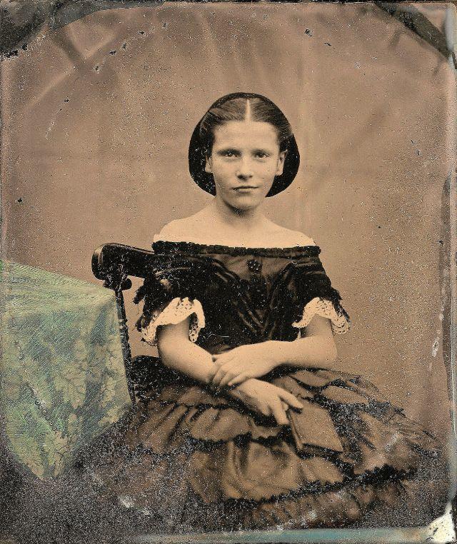 Фотография: 20 колорированных ретро-фото: как выглядели девушки-подростки в середине XIX века №2 - BigPicture.ru