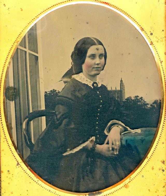 Фотография: 20 колорированных ретро-фото: как выглядели девушки-подростки в середине XIX века №9 - BigPicture.ru