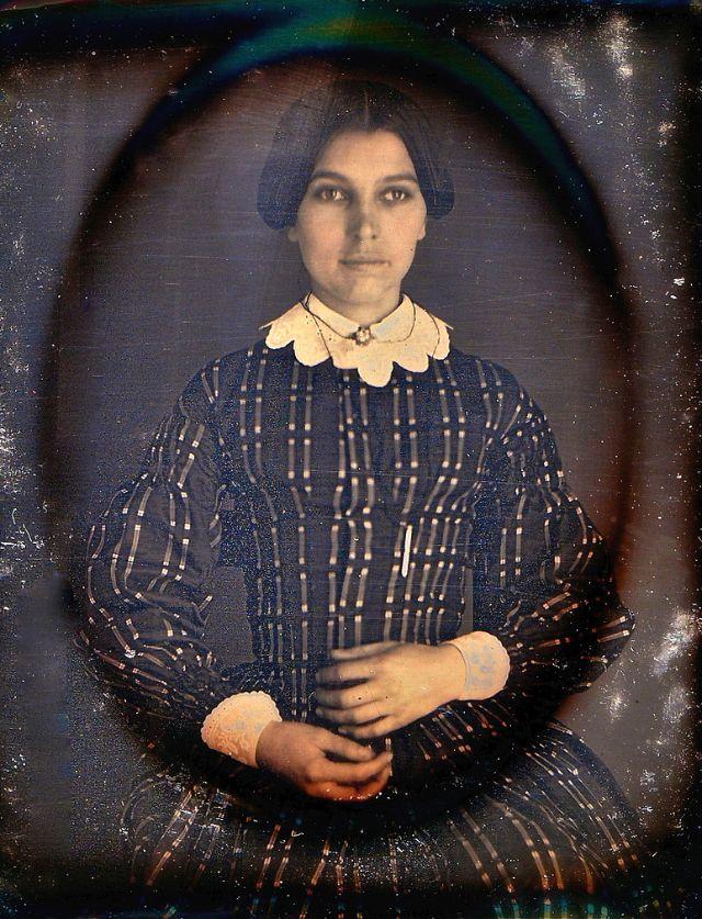 Фотография: 20 колорированных ретро-фото: как выглядели девушки-подростки в середине XIX века №10 - BigPicture.ru