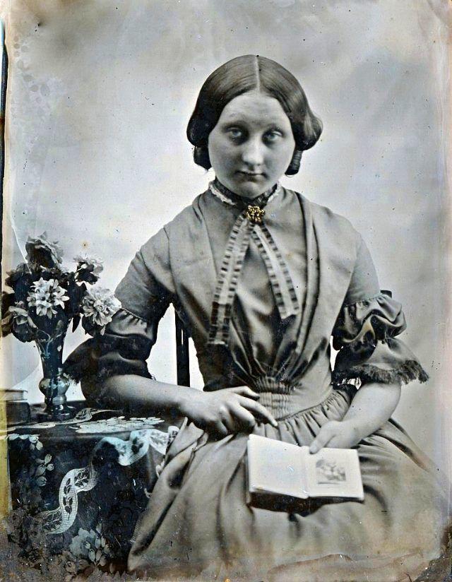 Фотография: 20 колорированных ретро-фото: как выглядели девушки-подростки в середине XIX века №4 - BigPicture.ru