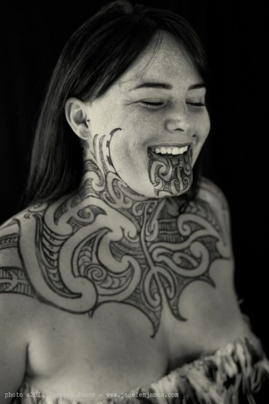 Фотография: Зачем красавицам борода? История татуировок маори та-моко, которые становятся трендом №12 - BigPicture.ru