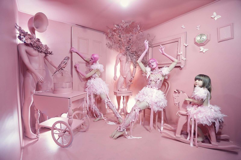 Карен Джерчик и ее сюрреалистичные цветные истории Карен Джерчик и ее сюрреалистичные цветные истории Искусство