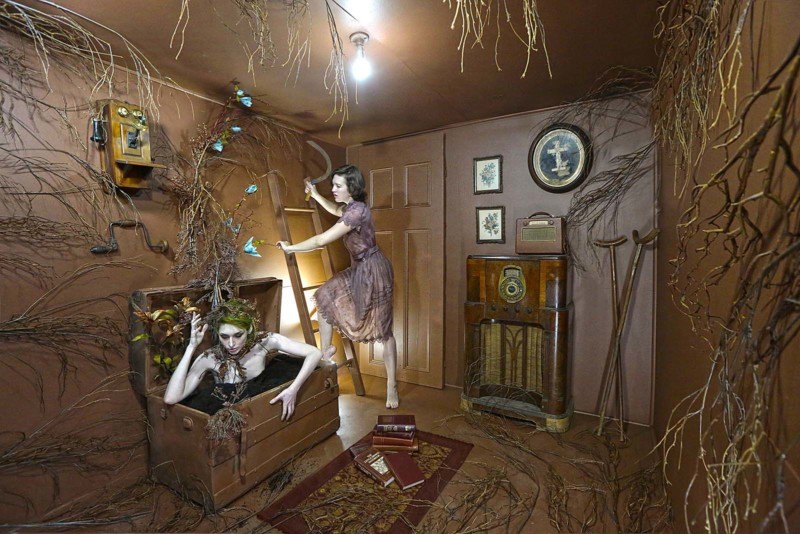 Карен Джерчик и ее сюрреалистичные цветные истории Карен Джерчик и ее сюрреалистичные цветные истории Искусство