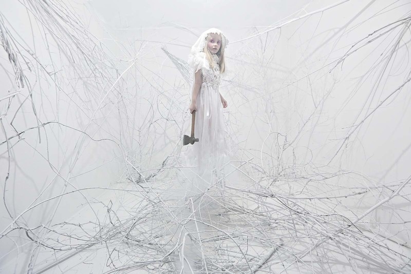 Карен Джерчик и ее сюрреалистичные цветные истории Карен Джерчик и ее сюрреалистичные цветные истории Искусство