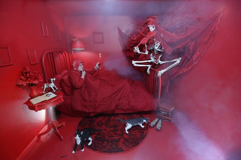 Карен Джерчик и ее сюрреалистичные цветные истории Карен Джерчик и ее сюрреалистичные цветные истории Искусство