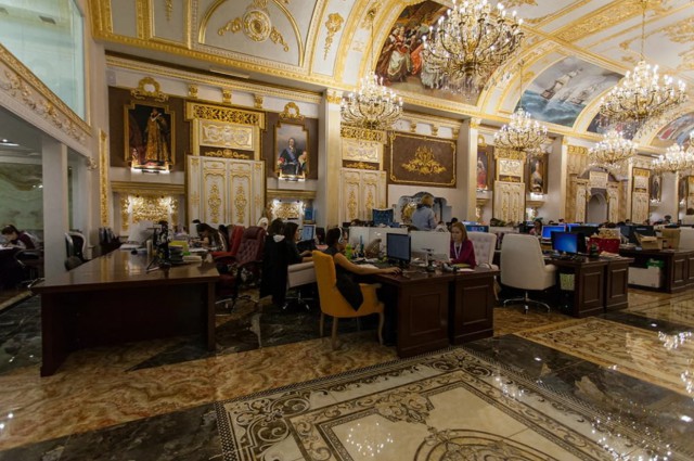 Фотография: Фото офиса екатеринбургской компании, который больше похож на дворец №2 - BigPicture.ru