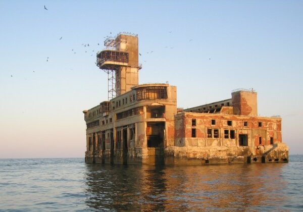 Каспийский форт Бойяр — место, где ковалась Победа, а теперь гуляет ветер