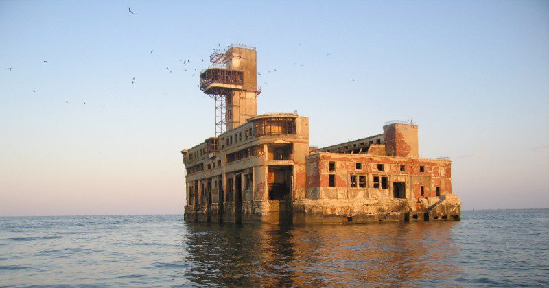 Каспийский форт Бойяр — место, где ковалась Победа, а теперь гуляет ветер