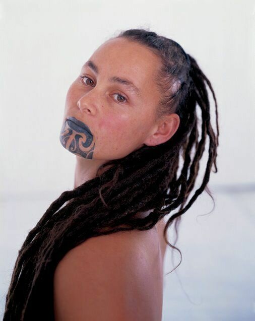 Фотография: Зачем красавицам борода? История татуировок маори та-моко, которые становятся трендом №15 - BigPicture.ru