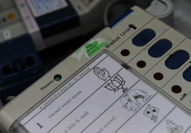 Фотография: Особенности национальных выборов в Индии: диваны, лотосы и слоны в бюллетени №4 - BigPicture.ru