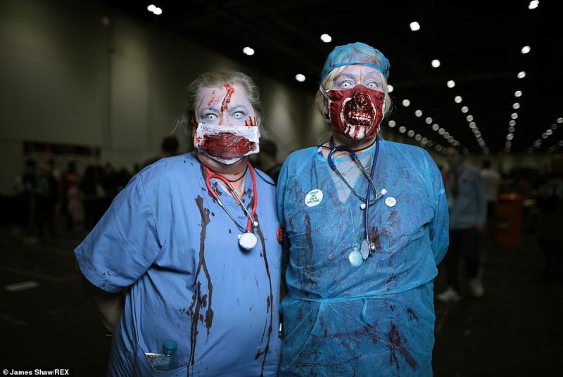 Фотография: Кровь, отрубленные головы и жуткие лица: в Лондоне отгремела вечеринка 