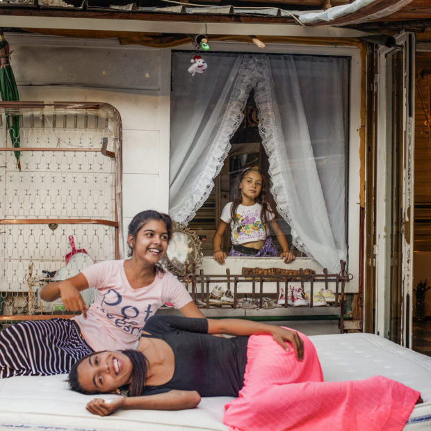 Фотография: Народ без постоянного места жительства: итальянский фотограф создал уникальный проект о жизни цыган №4 - BigPicture.ru
