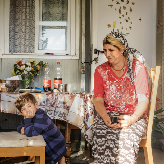 Фотография: Народ без постоянного места жительства: итальянский фотограф создал уникальный проект о жизни цыган №9 - BigPicture.ru