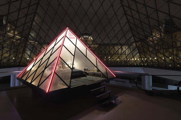 Фотография: Ночь в музее: Airbnb делает невероятное предложение остановиться в Лувре №4 - BigPicture.ru