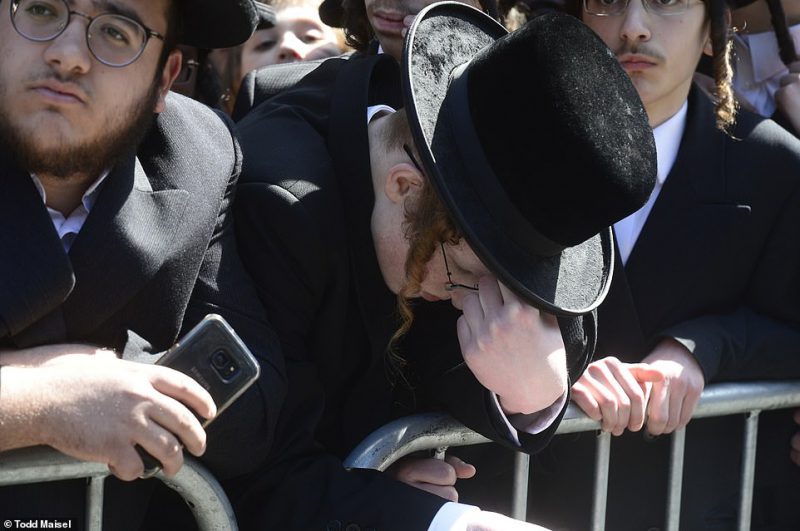 Фотография: 100 тысяч евреев-хасидов вышли на улицы Бруклина №7 - BigPicture.ru