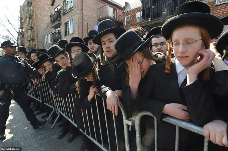 Фотография: 100 тысяч евреев-хасидов вышли на улицы Бруклина №10 - BigPicture.ru