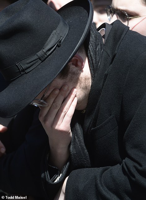Фотография: 100 тысяч евреев-хасидов вышли на улицы Бруклина №16 - BigPicture.ru
