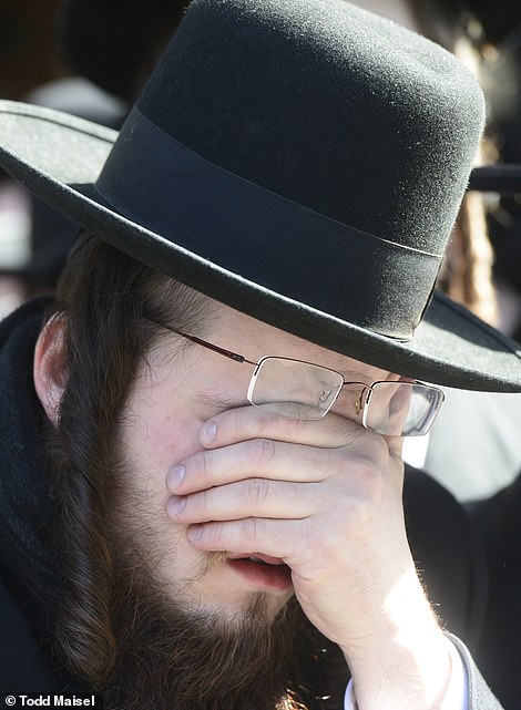 Фотография: 100 тысяч евреев-хасидов вышли на улицы Бруклина №15 - BigPicture.ru