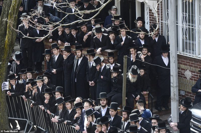 Фотография: 100 тысяч евреев-хасидов вышли на улицы Бруклина №14 - BigPicture.ru