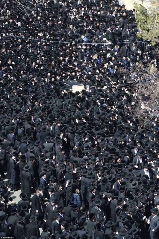 Фотография: 100 тысяч евреев-хасидов вышли на улицы Бруклина №8 - BigPicture.ru