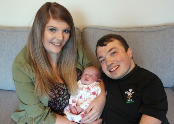 Большое счастье маленького человека: британец ростом 1 метр создал семью и недавно стал отцом
