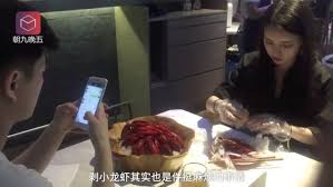 Фотография: Китайцы нанимают людей, чтобы они пробовали еду и делились своими впечатлениями на видео №4 - BigPicture.ru