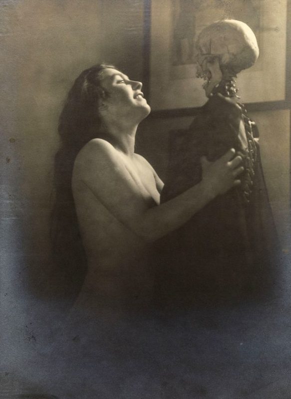 Фотография: Дама со скелетом: сюрреалистический фотосет Франца Фидлера начала 1920-х годов №9 - BigPicture.ru