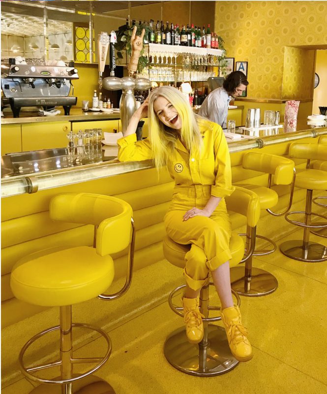 Фотография: Мисс Солнышко: 35-летняя американка окружила себя желтым цветом №2 - BigPicture.ru